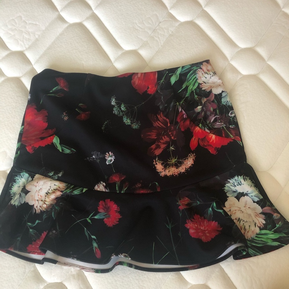 Express mini skirt.